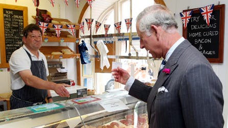 Prins Charles hos slagteren