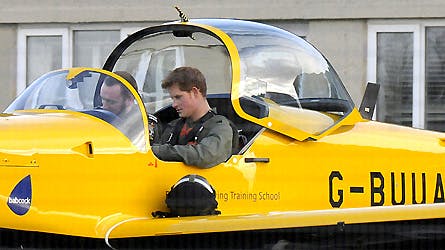 Foto: Prins Harry er et rent naturtalent som pilotaspirant og torsdag bestod den engelske prins en svær prøve i forbindelse med sin uddannelse til helikopterpilot.