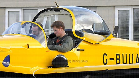 Foto: Prins Harry er et rent naturtalent som pilotaspirant og torsdag bestod den engelske prins en svær prøve i forbindelse med sin uddannelse til helikopterpilot.
