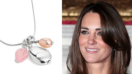 Kate Middleton har arbejdet sammen med smykkedesigner Claudia Bradby om det søde halssmykke.