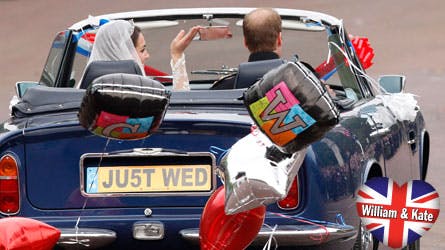 Hertuginde Catherine og prins William tog en tur i en åben Aston Martin på deres bryllupsdag.