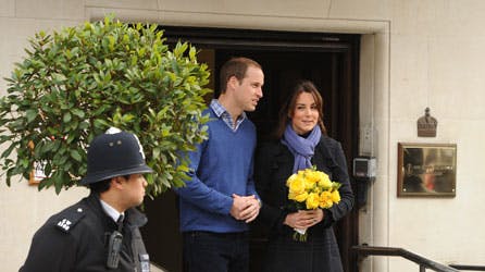 Prins William og hertuginde Catherine, da de forlod King Edward-hospitalet
