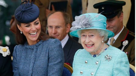 Hertuginde Kate morer sig over dronning Elizabeth og hendes kække attitude.