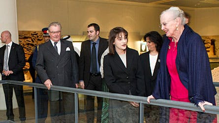 Dronning Margrethe fulgte ivrigt og indlevende med, du hun sammen med prinsgemalen besøgte Bahrain National Museum og Site Museum.