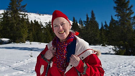 Dronning Margrethe er som altid i højt humør, når BILLED-BLADET møder hendes på sin skiferie i Norge.