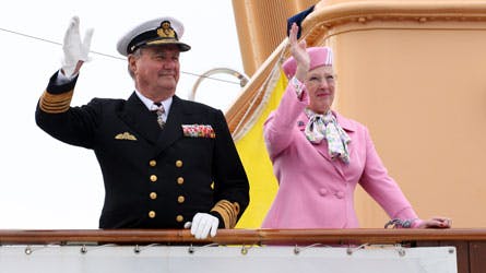 Prins Henrik og dronning Margrethe om bord på kongeskibet Dannebro