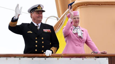 Prins Henrik og dronning Margrethe om bord på kongeskibet Dannebro