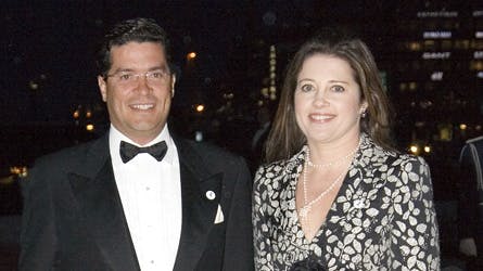 Prinsesse Alexia og Carlos Morales blev gift for 10 år. Nu står parret overfor deres måske største prøvelse ? Carlos Morales er sigtet for ejendomskorruption og risikerer fængsel.