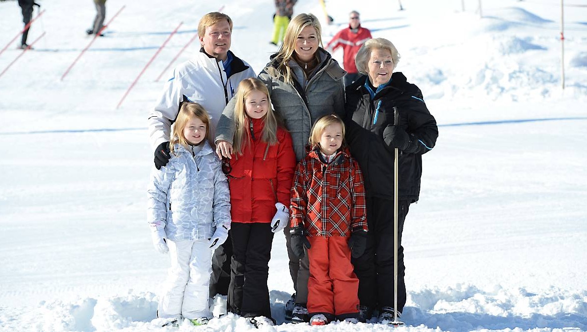 På trods af lavineulykken sidste år er den hollandske kongefamilie igen på skiferie i Lech.