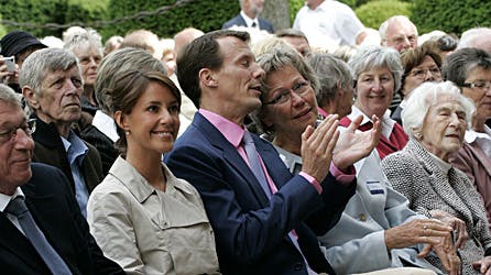 Humøret fejlede ikke noget hos prinsesse Marie og prins Joachim, da de søndag eftermiddag lod sig underholde med koncert på Scahckenborg Slotsplads.