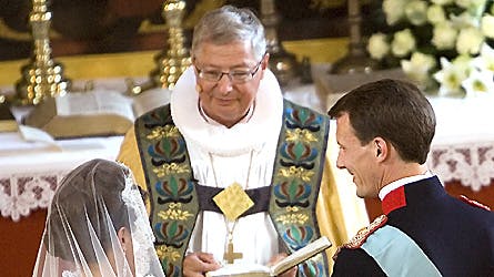 Kongelig konfessionarius, Erik Norman Svendsen, forestod den kongelige vielsen i Møgeltønder Kirke, da prins Joachim og prinsesse Marie blev gift 24. maj 2008.