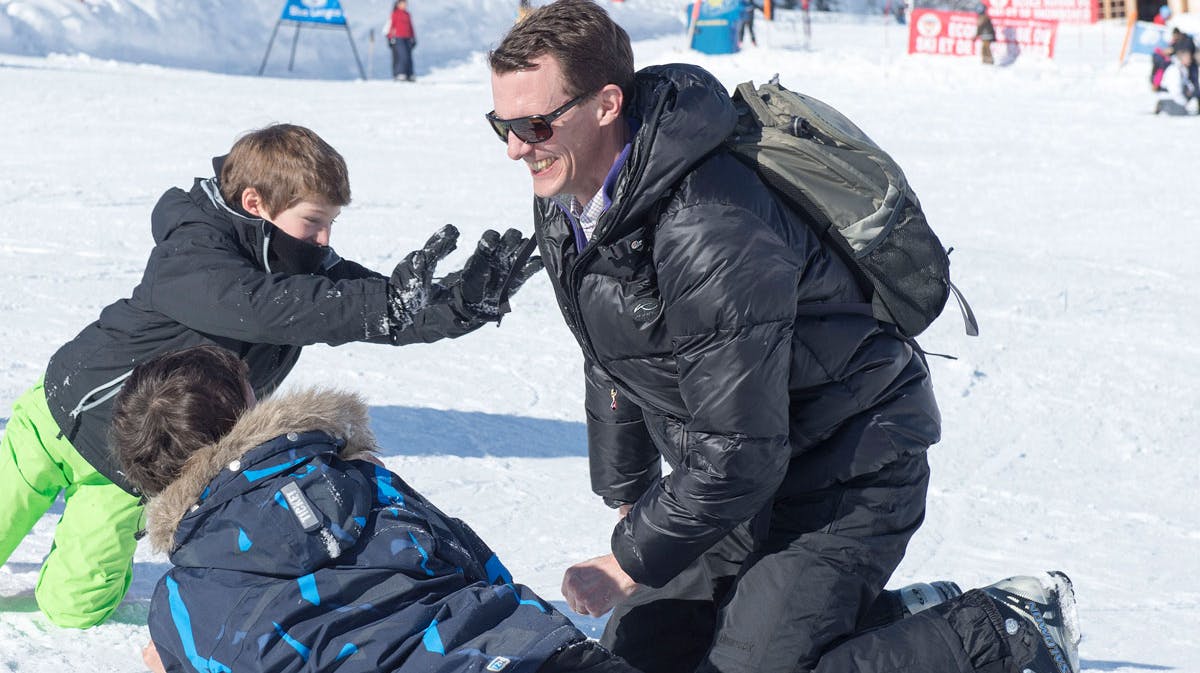 Prins Joachim og prinserne Felix og Nikolai i aktion på skiferien