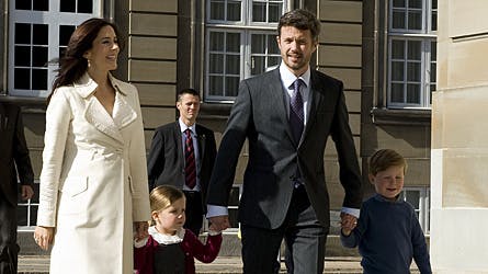 Et kongeligt firkløver. Kronprinsparret værdsætter kernefamiliens værdier og sætter stor pris på den tid de har sammen med deres børn, Christian og Isabella.