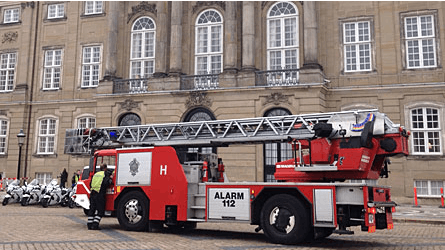 Københavns Brandvæsen mødte op på Amalienborg, da brandalarmen gik på slottet midt i den royale frokost.