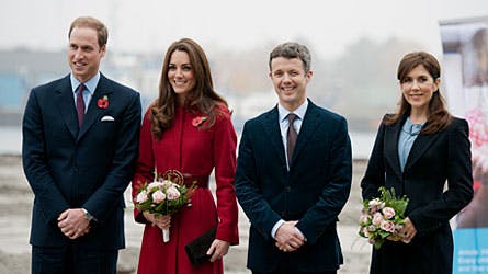 Et royalt firkløver ankommer til UNIICEFs Supply Center. Hertug William, hertuginde Carherine, kronprins Frederik og kronprinsesse Mary skaber fokus omkring sulten på Afrikas Horn.