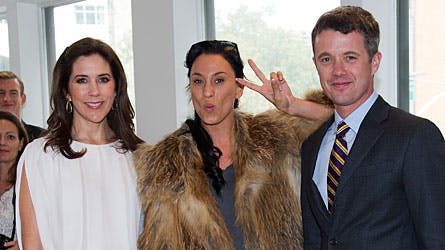 Kronprinsesse Mary og kronprins Frederik hilser på Medina i New York.