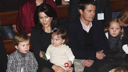 Prins Christian og prinsesse Isabella var søndag til julekoncert i Esajas Kirke i København, sammen med mor og far.