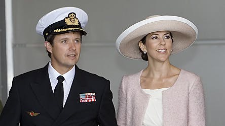 På sommertogtets anden dag må kronprinsparret undvære hinanden under deres besøg i Svendborg.