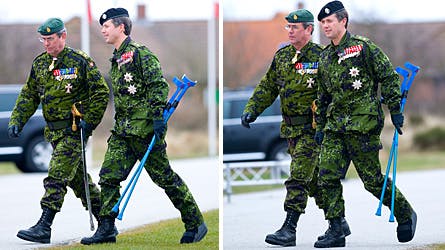 Kronprins Frederik med krykker