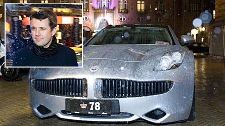 Kronprins Frederik ankom i den lækre og miljø-venlige Fsiker Karma-sportsvogn med krone 78-plader på, til klima udstilling på Københavns Råshus.