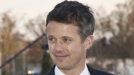 Kronprins Frederik ankommer til festen, hvor han holdt sin flotte tale.