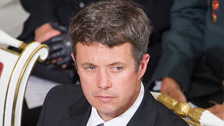 Kronprins Frederik og prins Christian nærmest løb hinanden i møde.