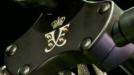 Her er en af detaljerne på kronprins Frederiks nye motorcykel.