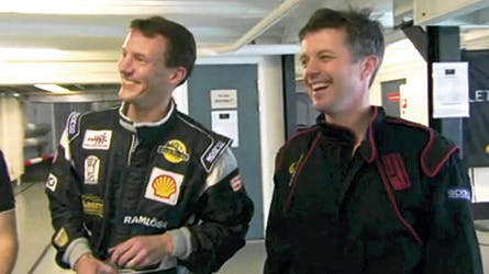 I aften kan du se de to brødre, Joachim og Frederik, duellere på racerbanen.