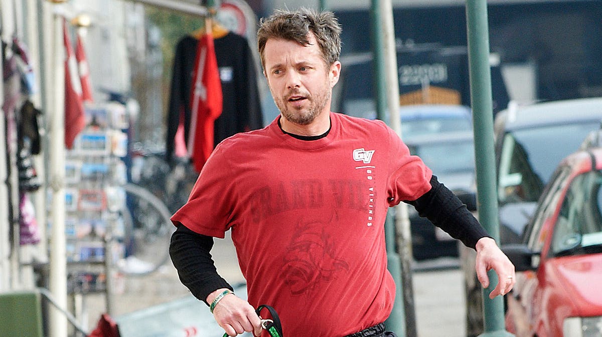 Danmarks sportsinteresserede kronprins trækker gerne i løbetøjet i den gode sags tjeneste.