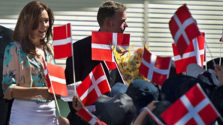 Kronprinsesse Mary er utrolig populær down under, og folk strømmer til for at opleve den danske kronprinsese og trykke hendes hånd.