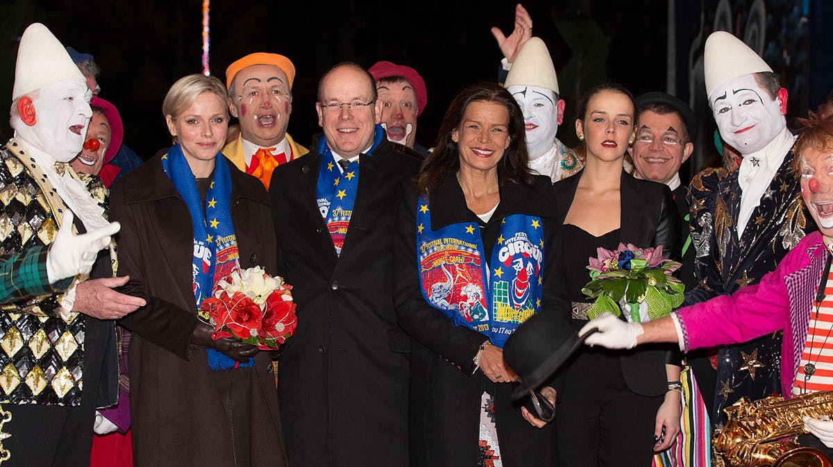 Smilene var brede, da fyrst Albert, fyrstinde Charlene og prinsesse Stéphanie indtog manegen i forbindelse med cirkus festivalen i Monte Carlo.