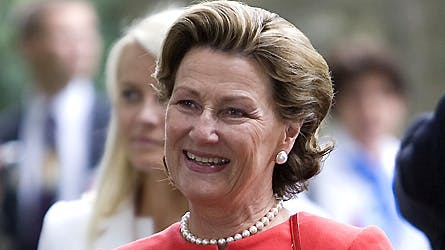 Efter operation kommer der til at gå fire til fem uger, før dronningen igen forventes at være klar til sine officielle pligter.