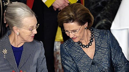 Gode veninder ? vores dronning og Norges dronning Sonja svinger godt sammen. Mon ikke dronning Margrethe i dagens anledning, sender Sonja en lille fødselsdagshilsen.