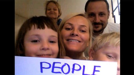 Haakon, Mette-Marit og børnene med deres besked på Youtube.