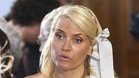 Kronprinsesse Mette-Marit fik nok, da journalist ved pressemødet spurgte til de vedvarende graviditets rygter.