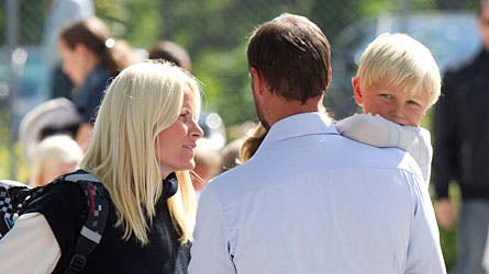 Det norske kronprinspar har valgt at sætte deres børn, prinsesse Astrid og, nu, prins Sverre i den lokale kommuneskole.