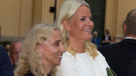 Franca Sozzani er her i selskab med kronprinsesse Mette-Marit. Ifølge Franca er de to tætte venner
