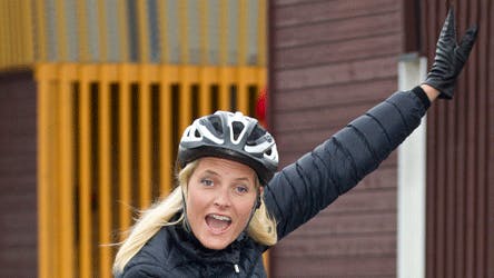 Aktive kronprinsesse Mette-Marit - her på cykel.