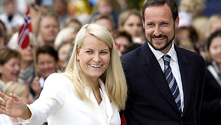 Kronprinsesse Mette-Marit og kronprins Haakon hyggede sig gevaldigt på luksus-ferie, da de indlogerede sig hos Hollywood-stjernen Uma Thurman.