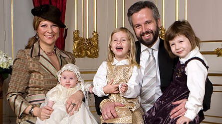 Prinsesse Märtha Louise og hendes mand Ari Behn med deres tre døtre Maud Angelica, Leah Isadora og Emma Tallulah.