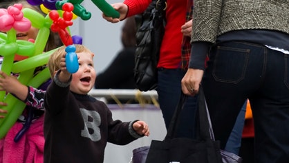 Prins Christian nød markedsturen, men det bedste var alligevel dette - vistnok - ballondyr.