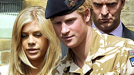 Det gav skår i forholdet, sidst prins Harry var afsted på militæroperation. Mon ikke kæresten, Chelsy Davy, giver ham sin velsignelse, når han denne gang tager på en humanitæroperation.