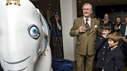 Prins Nikolai og prins Felix syntes, det var en flot elefant, deres farfar havde malet. Og stolt var prins Henrik.