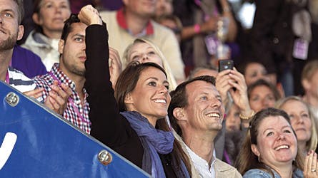 Marie havde svært ved at sidde stille, da hun søndag aften var til sin første koncert med idolet Prince på Tiøren på Amager sammen med sin private Prince, Joachim, og veninden Mia Davidsen, der er søster til Joachim Oscar Siesbye.