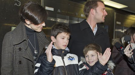 Grevinde Alexandra, prins Nikolai, prins Felix og Martin Jørgensen på besøg på Rigsopspitalet.