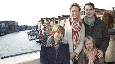 Prinsesse Alexandra med sin familie i Venedig