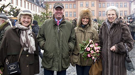 https://imgix.billedbladet.dk/media/billedbladet/kongelige/nyheder/prinsesse-benedikte/julemarkedberlejs.jpg