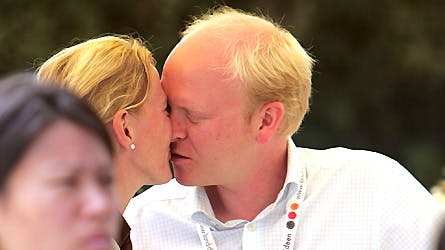 Lige efter prinsesse Nathalie fik at vide, hun skal til OL, blev der kysset og krammet med kæresten Alexander.