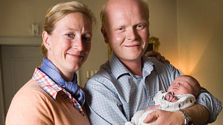 Prinsesse Nthalie med sin ægtemand Alexander Johannsmann og deres lille søn Konstantin.