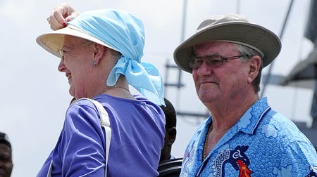 Dronning Margrethe og prins Henrik hygger sig i Tanzania i praktiske sommer-outfits.